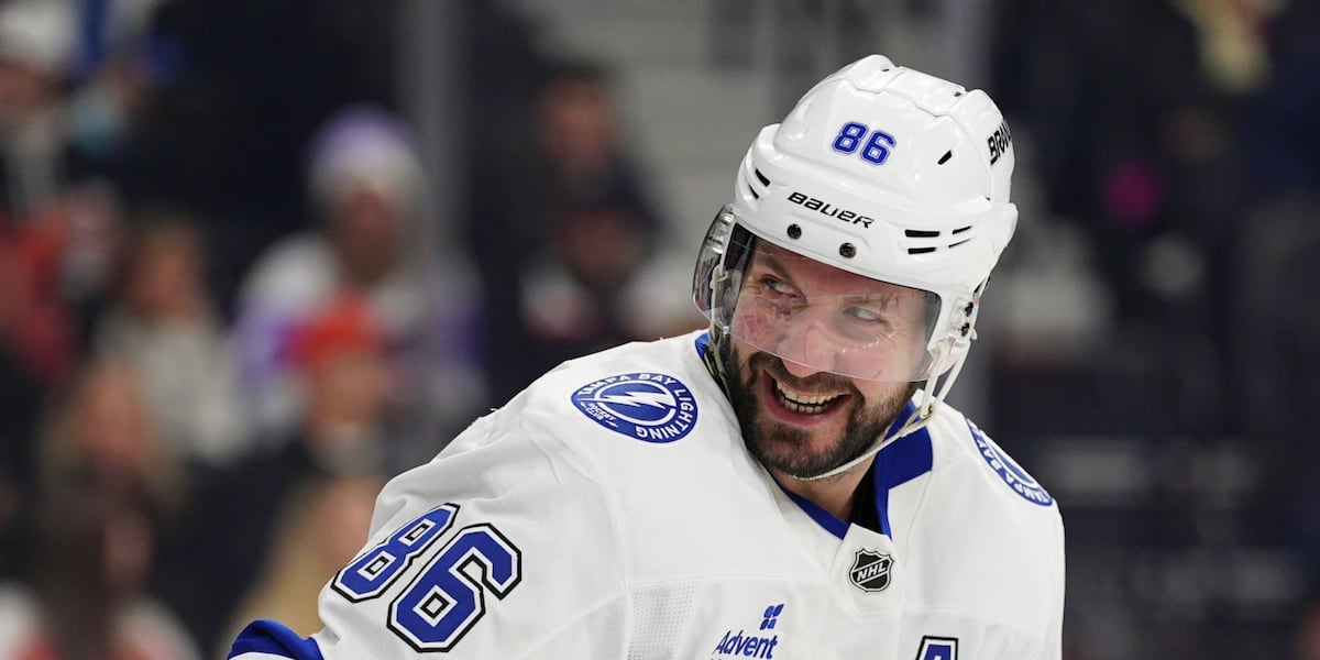 Tampa Bay stays red hot with a 7-2 thrashing of the Flyers