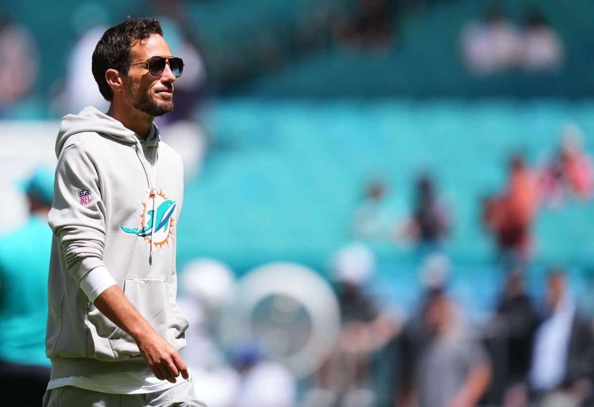 Dolphins fire Mike McDaniel after four seasons in Miami