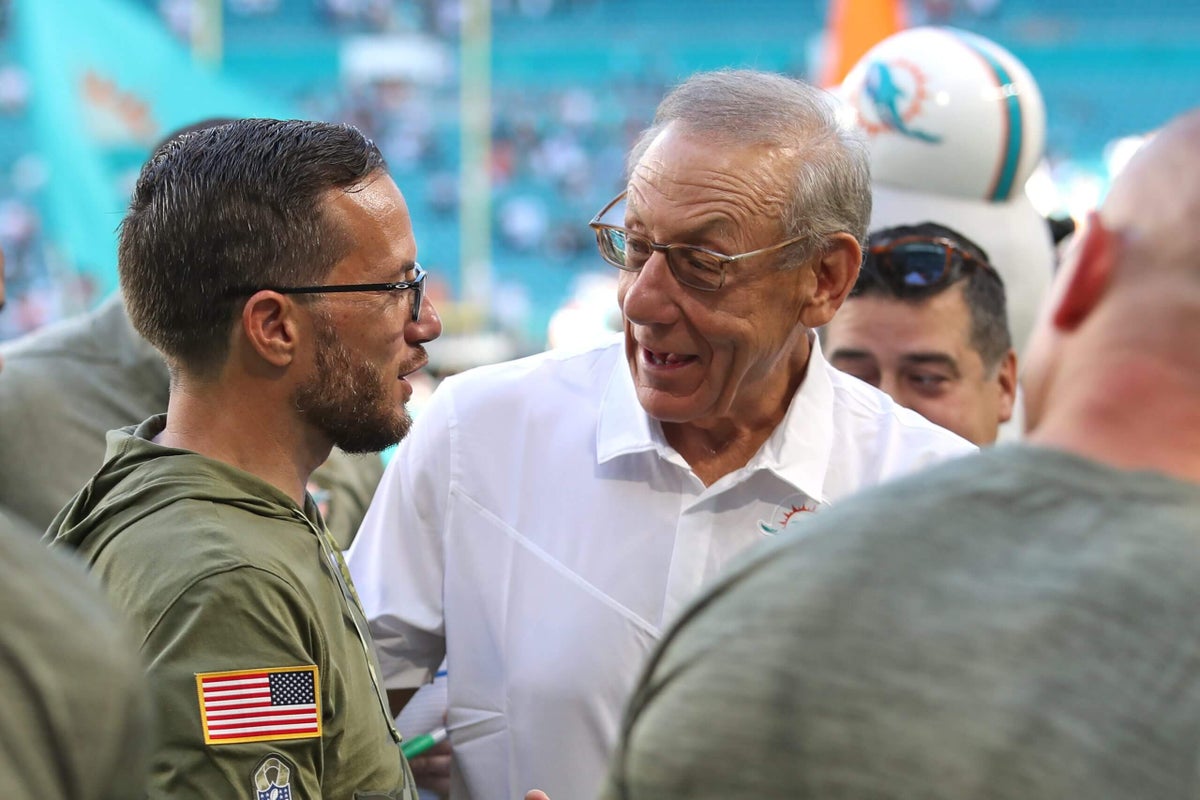 Darren Waller says Dolphins’ owner interrupted exit meeting to fire Mike McDaniel