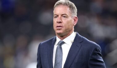 Troy Aikman to advise Dolphins in their general manager search
