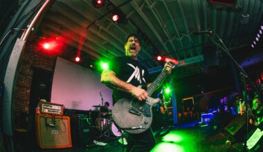 Chuck Ragan brings Tim Barry and Cory Branan for one last Crowbar singalong