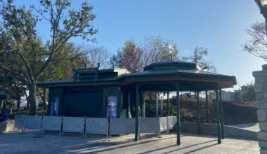 Walls have come down at the new Universal Studios Florida snack kiosk, which replaces the former Expo Eats.
