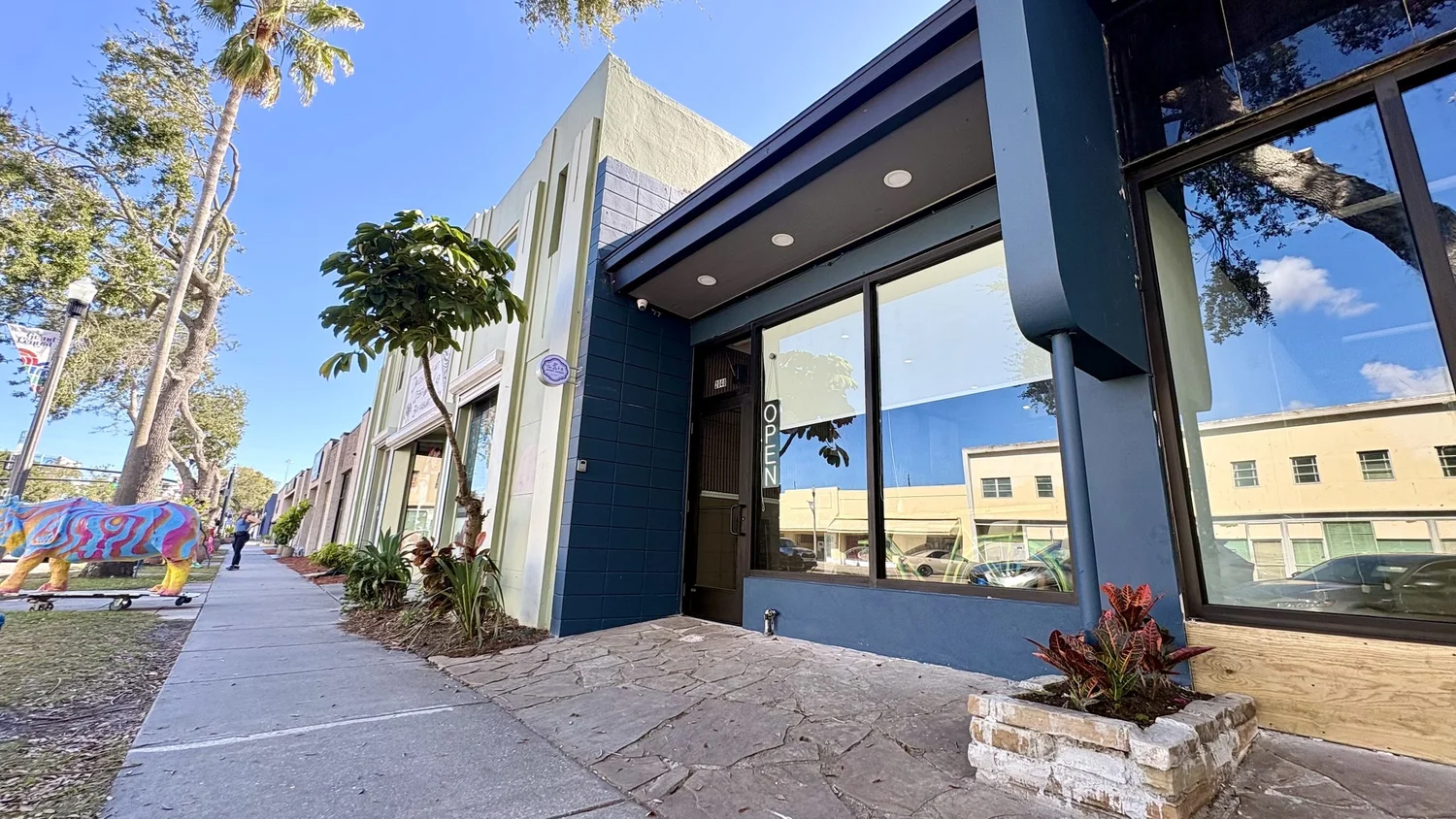 Crispy Avenue brings European café culture to the Grand Central District