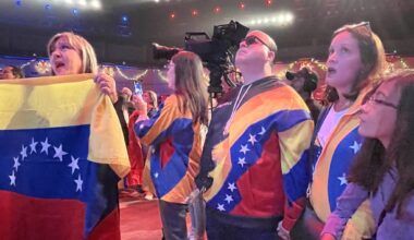 Hundreds of Venezuelans gathered on Sunday in Orlando to pray