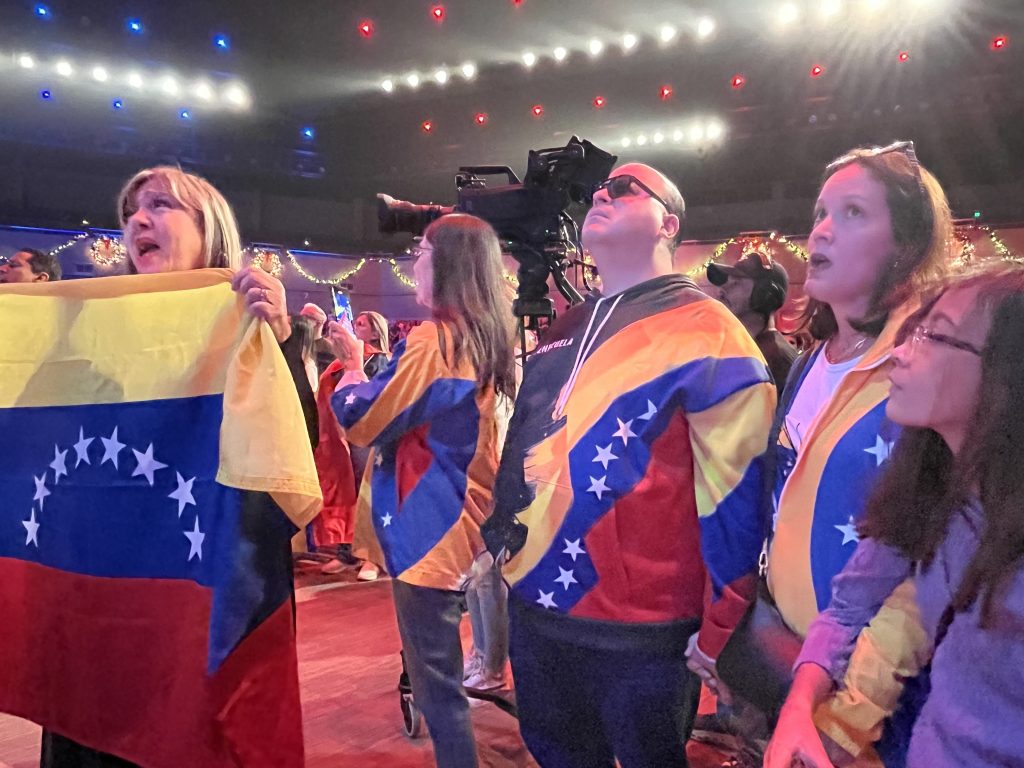 Hundreds of Venezuelans gathered on Sunday in Orlando to pray
