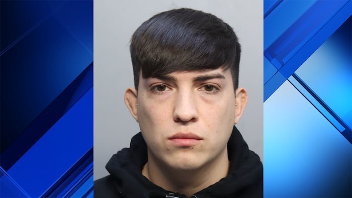 Miami man accused of striking detective, agent after being detained in FBI investigation