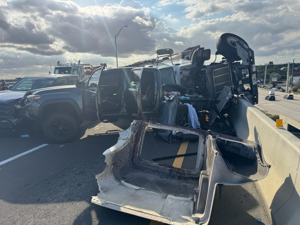 Traffic delayed on State Road 84 after trailer, cars crash