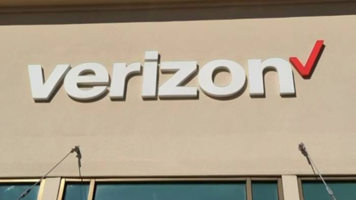 Verizon acknowledges outage as thousands report drop in service