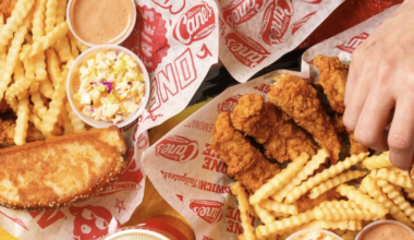 chicken fingers and fries