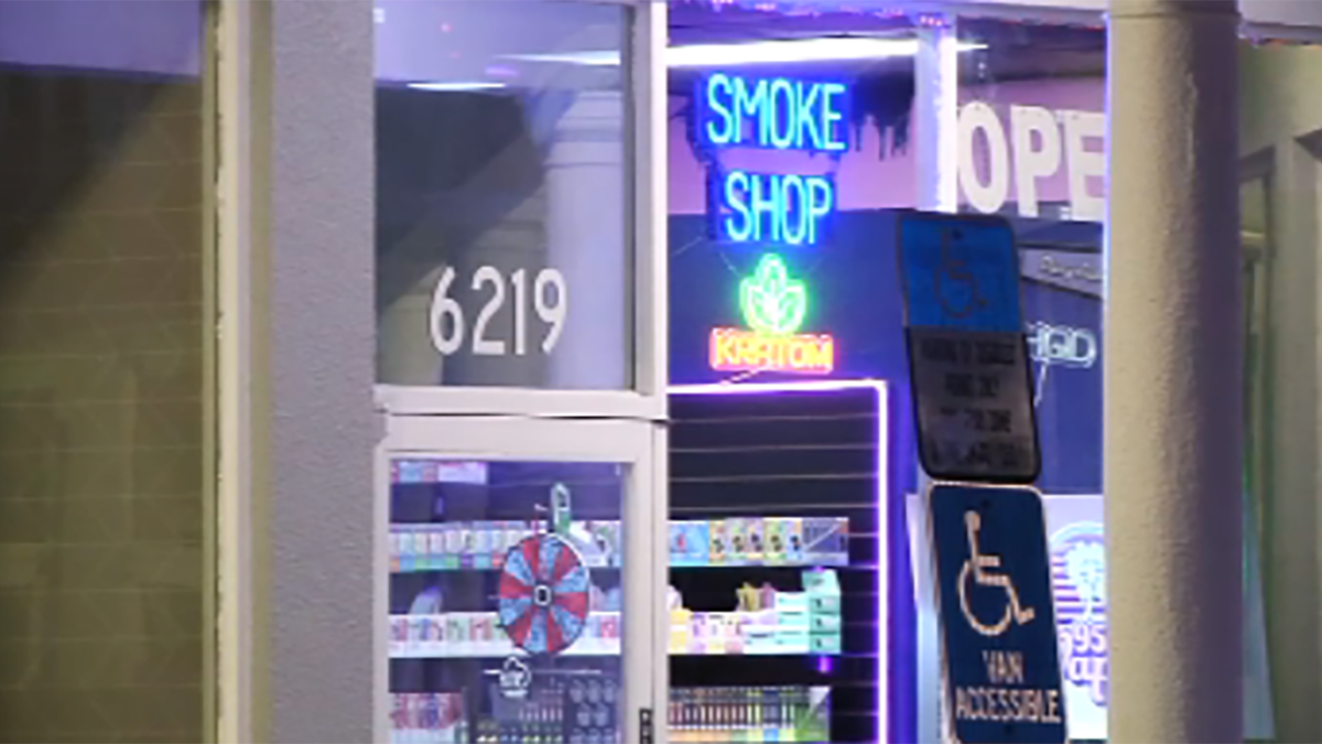 Smoke shop in Fort Lauderdale broken into, suspects on the loose – NBC 6 South Florida