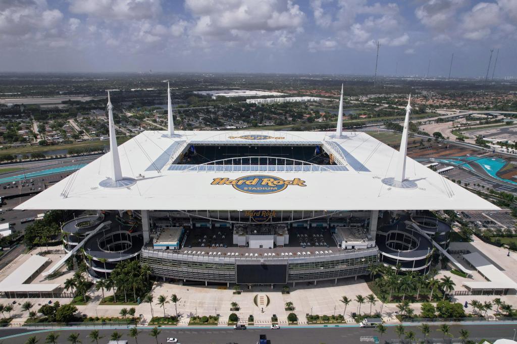 How to get to stadium, park for Miami CFP national title game