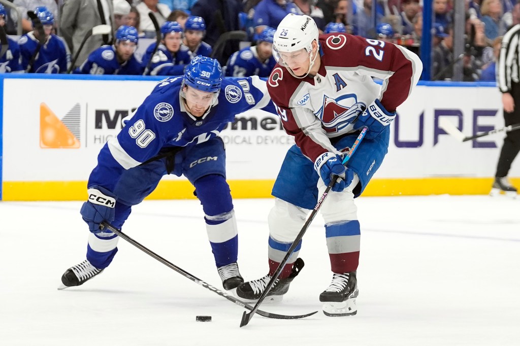 Avalanche loses 4-2 at Tampa Bay