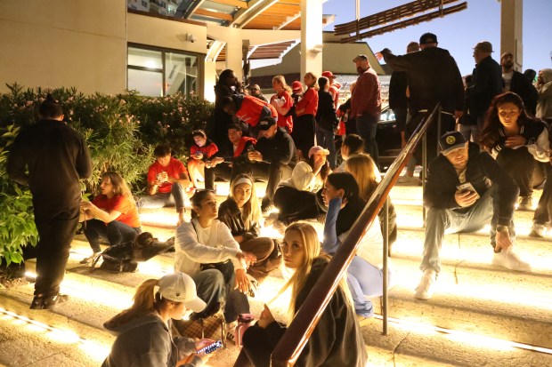 Bar owners and their employees flock to a Fort Lauderdale commission meeting Tuesday night to protest a plan that would require bars to close before 4 a.m. (Joe Cavaretta/South Florida Sun Sentinel)