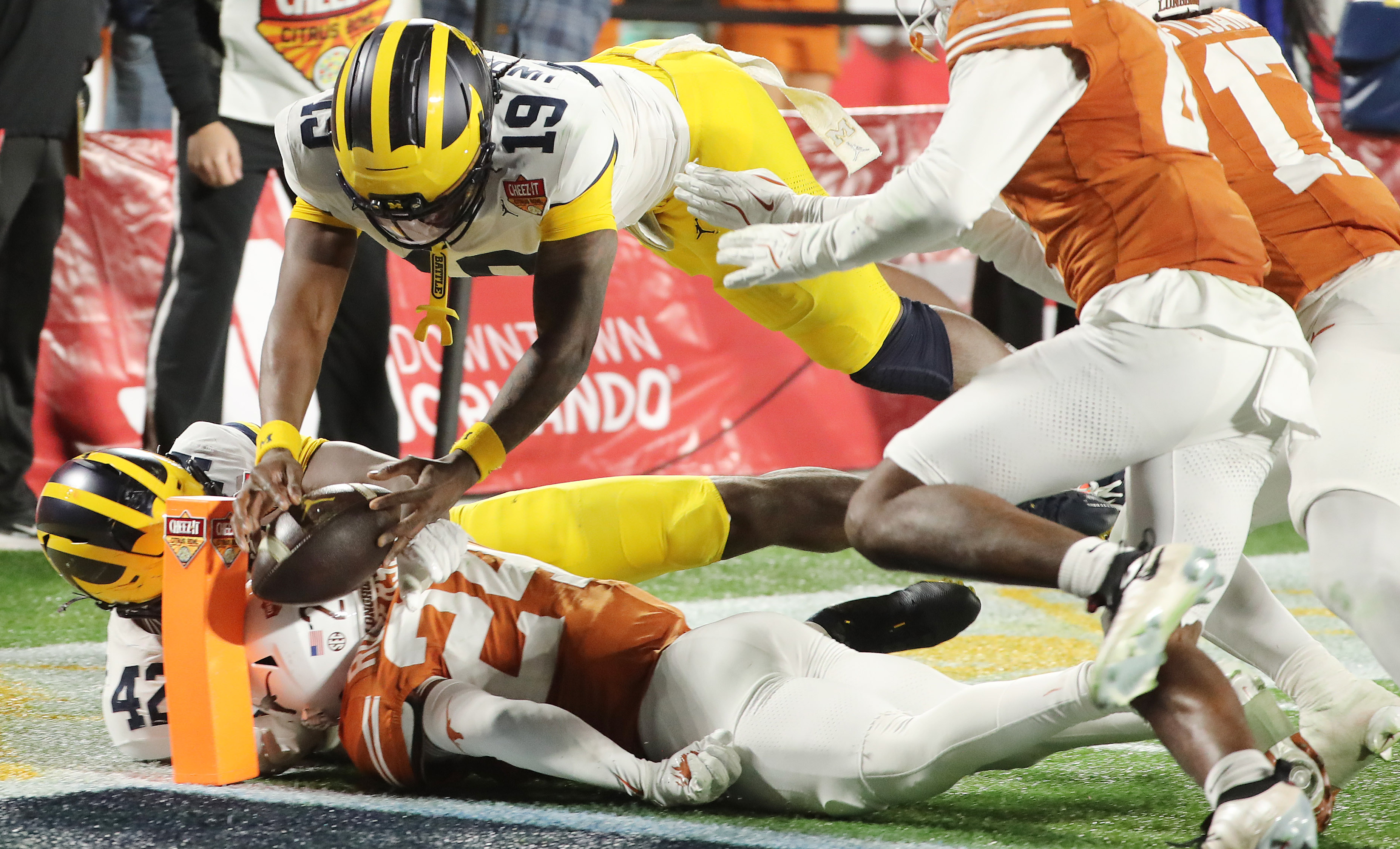 Michigan quarterback Bryce Underwood (19) reaches over the pylon for...