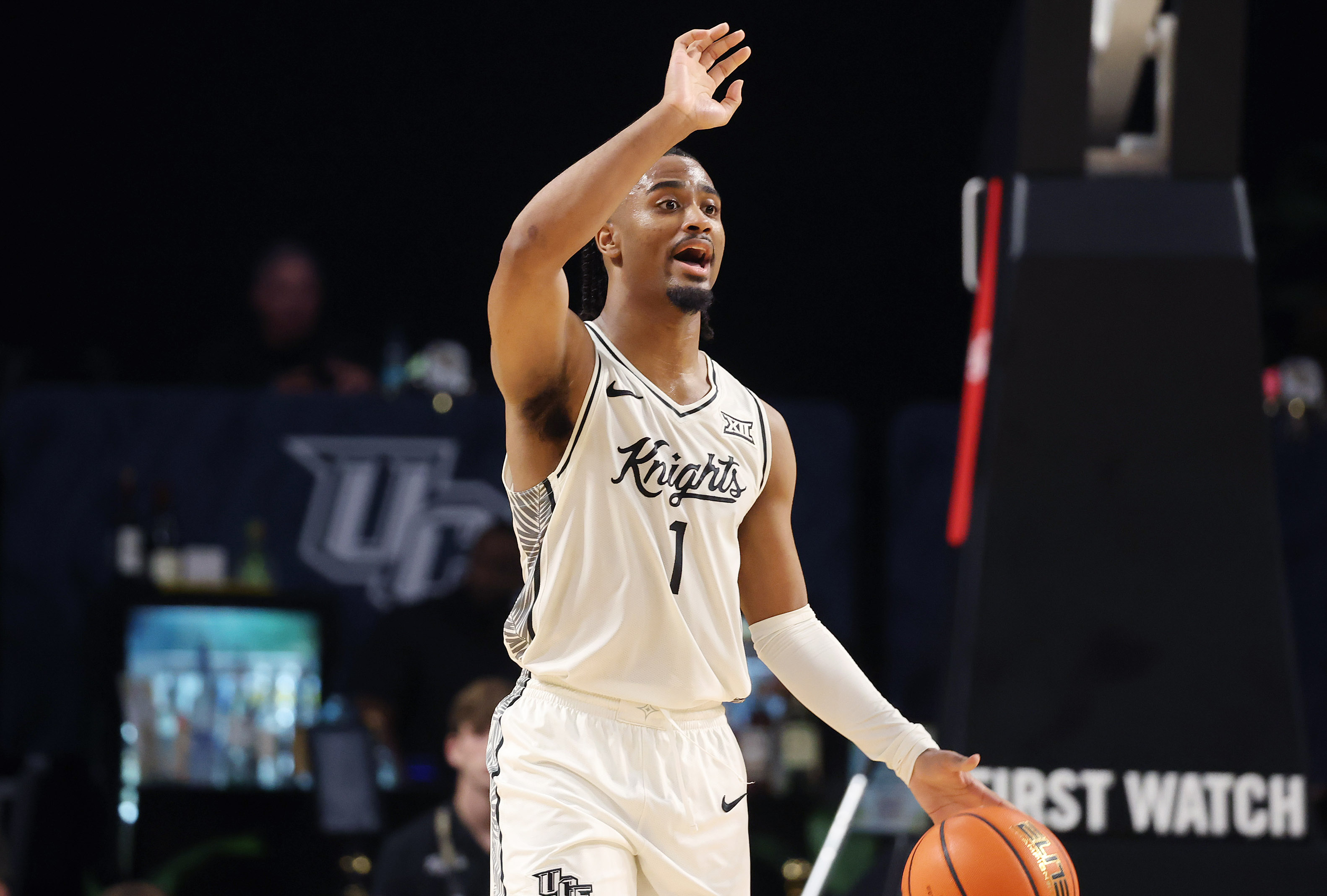 UCF guard Themus Fulks (1) signals during the Arizona at...