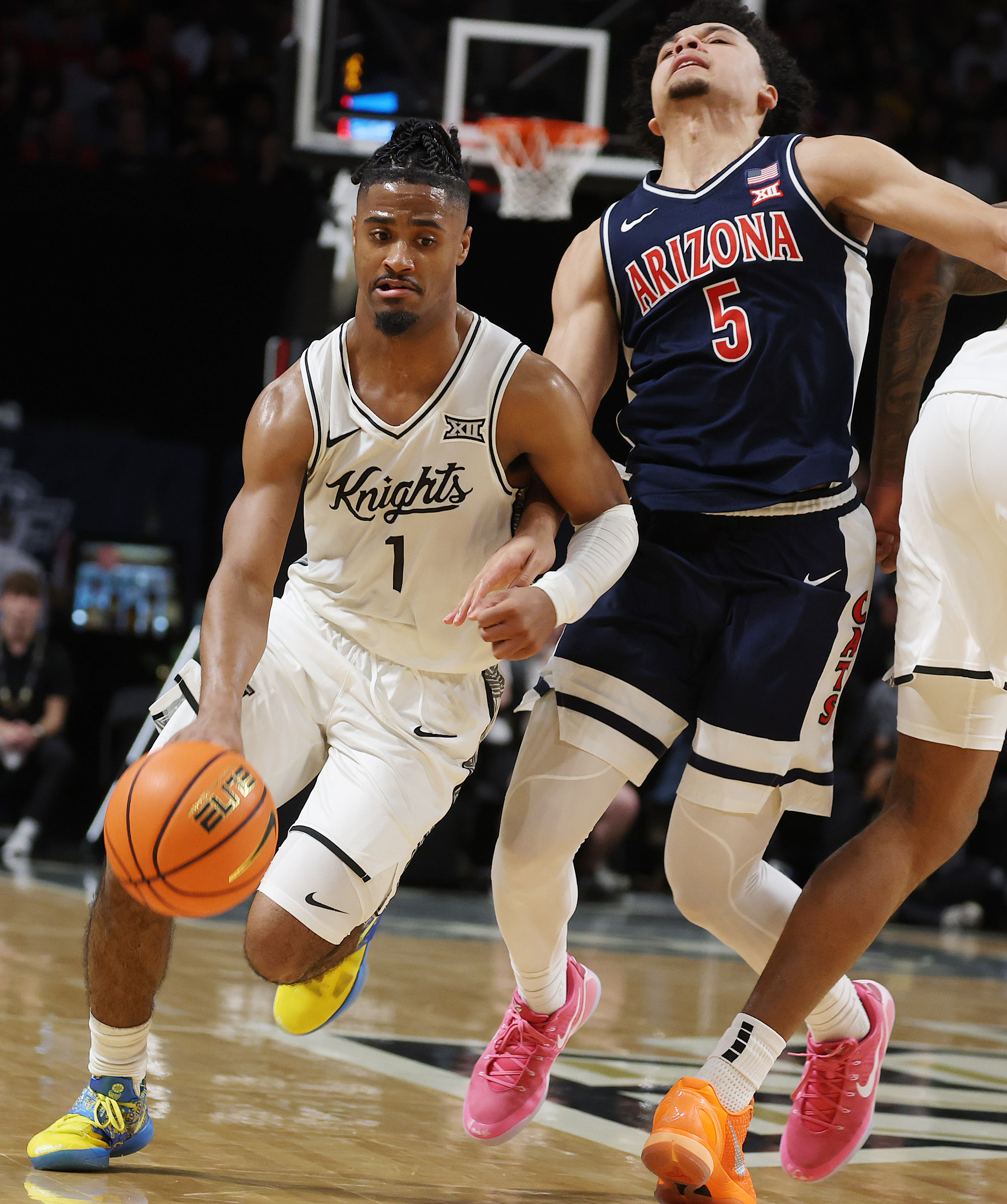 UCF guard Themus Fulks (1) drives past Arizona guard Brayden...
