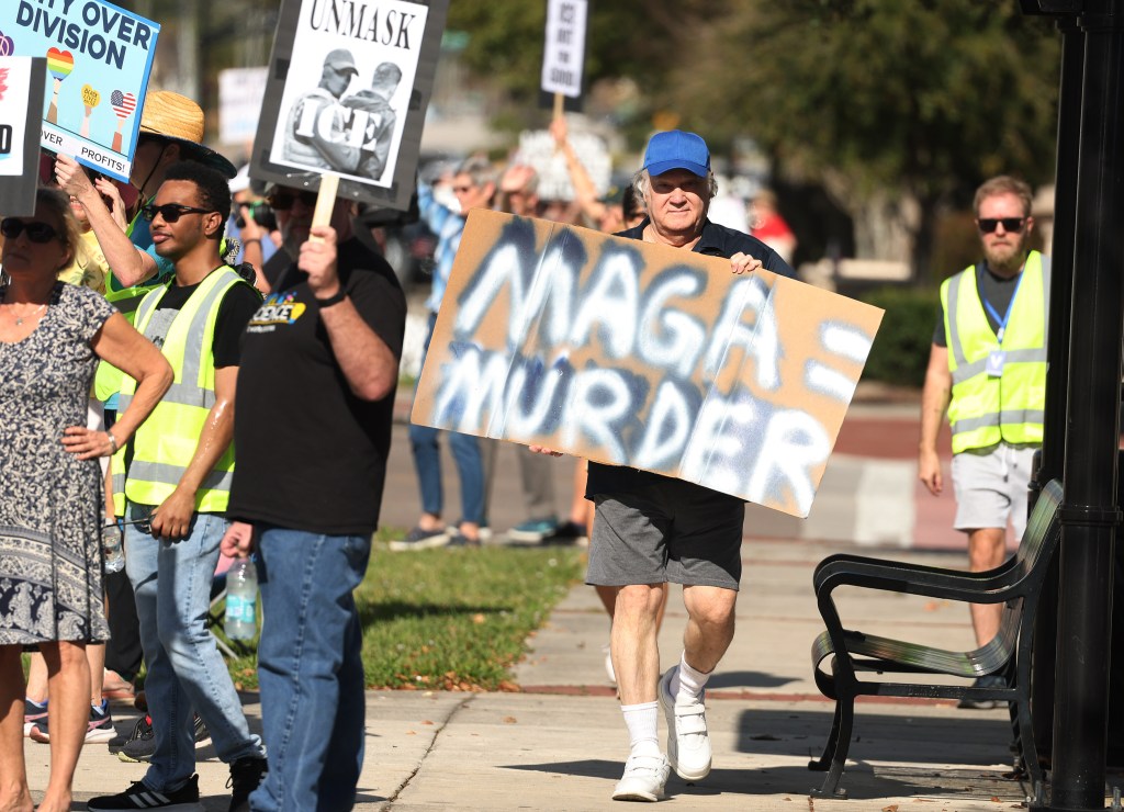 Anti-ICE Protest in Casselberry – Orlando Sentinel