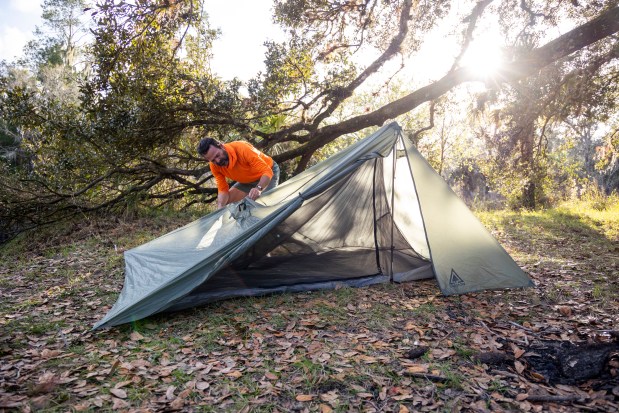 Greg Pflug sets up camp in Little Big Econ State Forest while hiking the Florida Trail on Jan. 5, 2026. (Patrick Connolly/Orlando Sentinel)