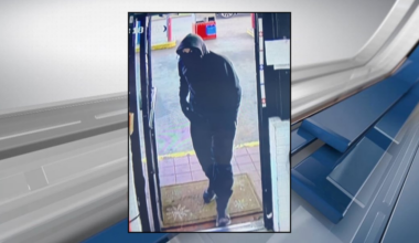 Jacksonville Hot Spot robbed at gunpoint, police say