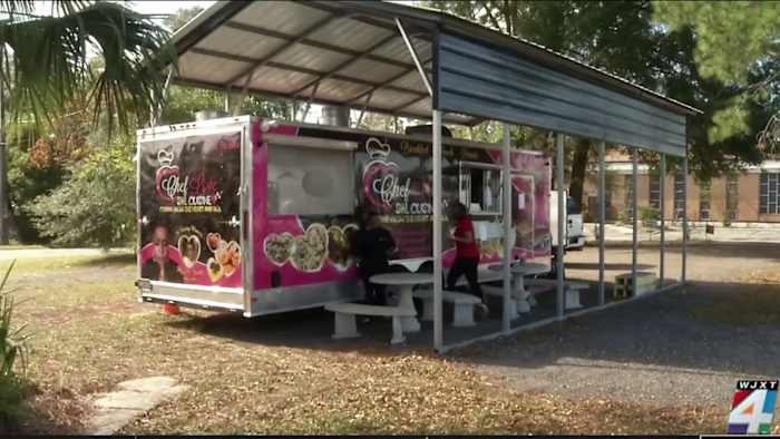 Jacksonville food truck owners shorten hours to limit exposure to cold while still serving customers