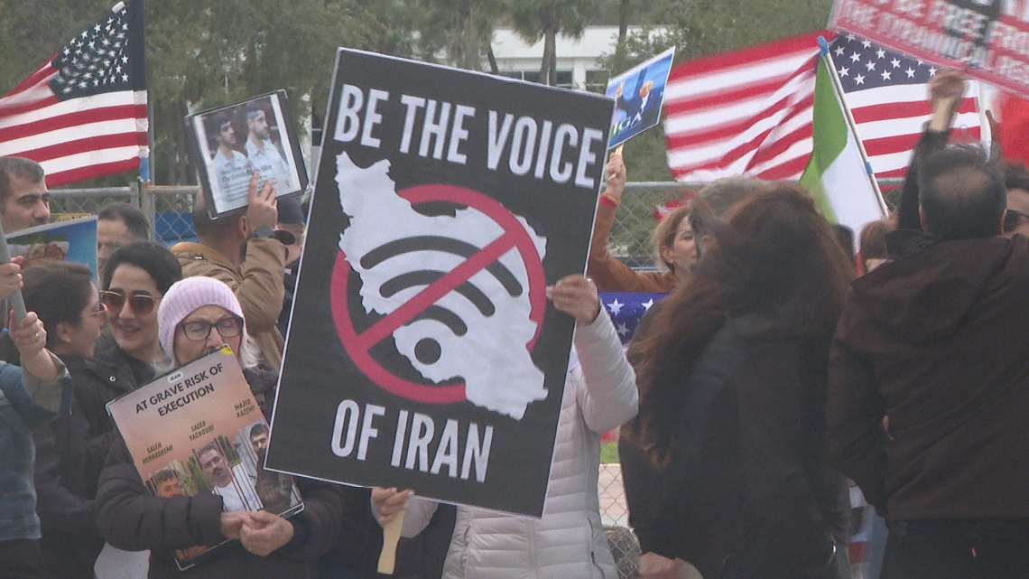 Tampa’s Iranian community rallies for regime change amid unrest in Iran
