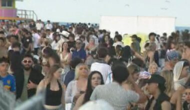 College football fans rocking out on Miami Beach at AT&T Playoff Playlist LIVE! ahead of CFP title game