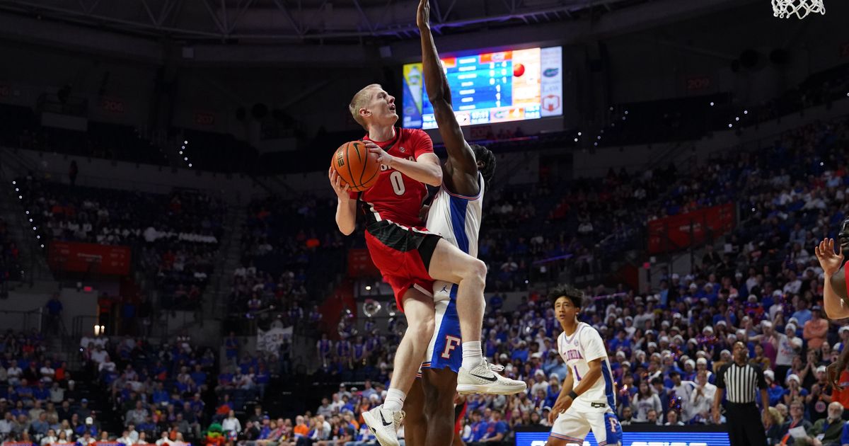 Newly unranked Florida pulls away from No. 18 Georgia late and wins 92-77 :: WRAL.com