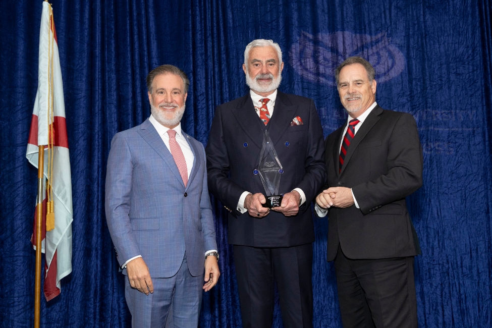 FAU Honors Craig Zinn as Business Leader of the Year