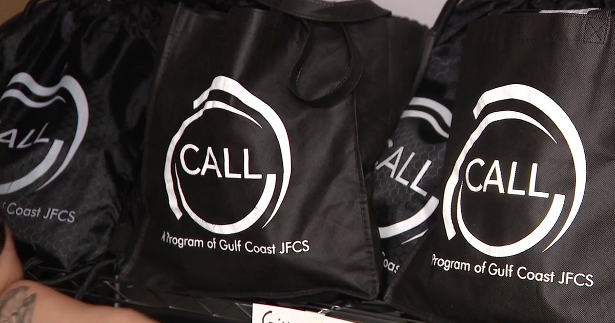 St. Pete social workers prepare for cold weekend, hand out supplies through CALL program