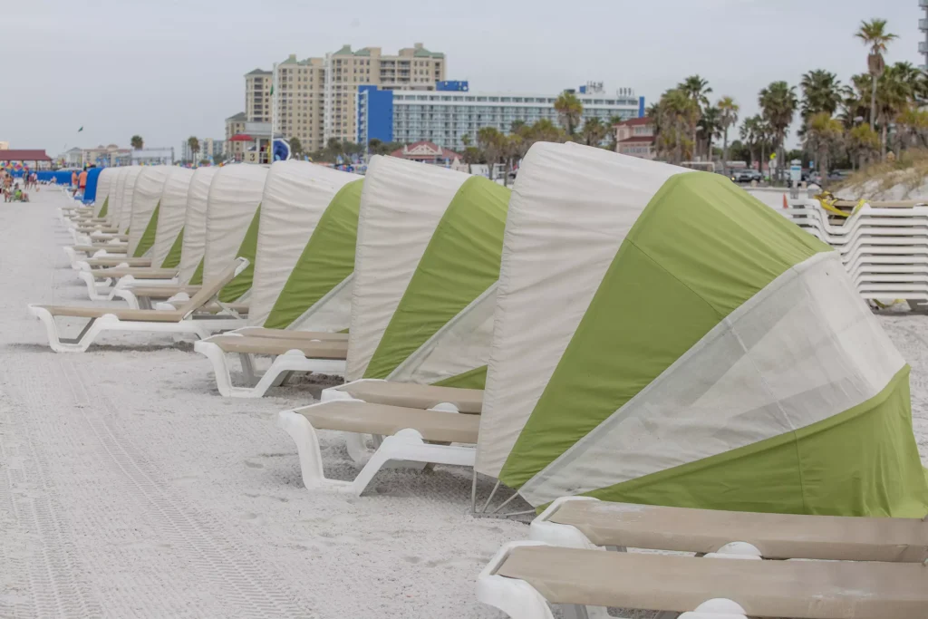 Tourism inches up in Florida even as Canadians stay away