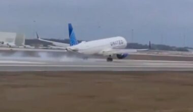 Wild video shows United flight suffering 'mechanical issue' upon landing at Orlando airport