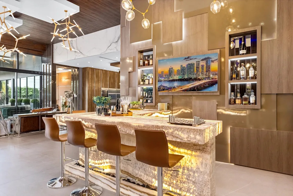 Bar in celebrity developer Aldo Stars home in Florida