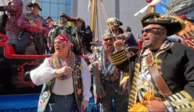 Rough seas ahead of Gasparilla Invasion prompt calls for caution from mayor, pirates, boaters