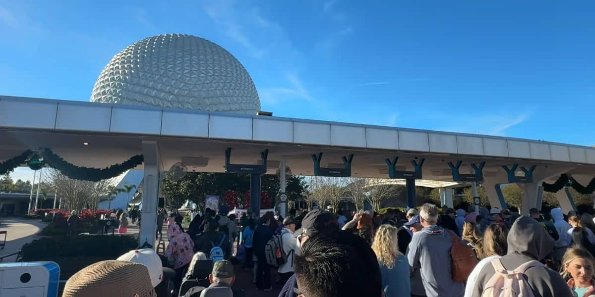 Crowds at the entrance to EPCOT on November 28, 2025.