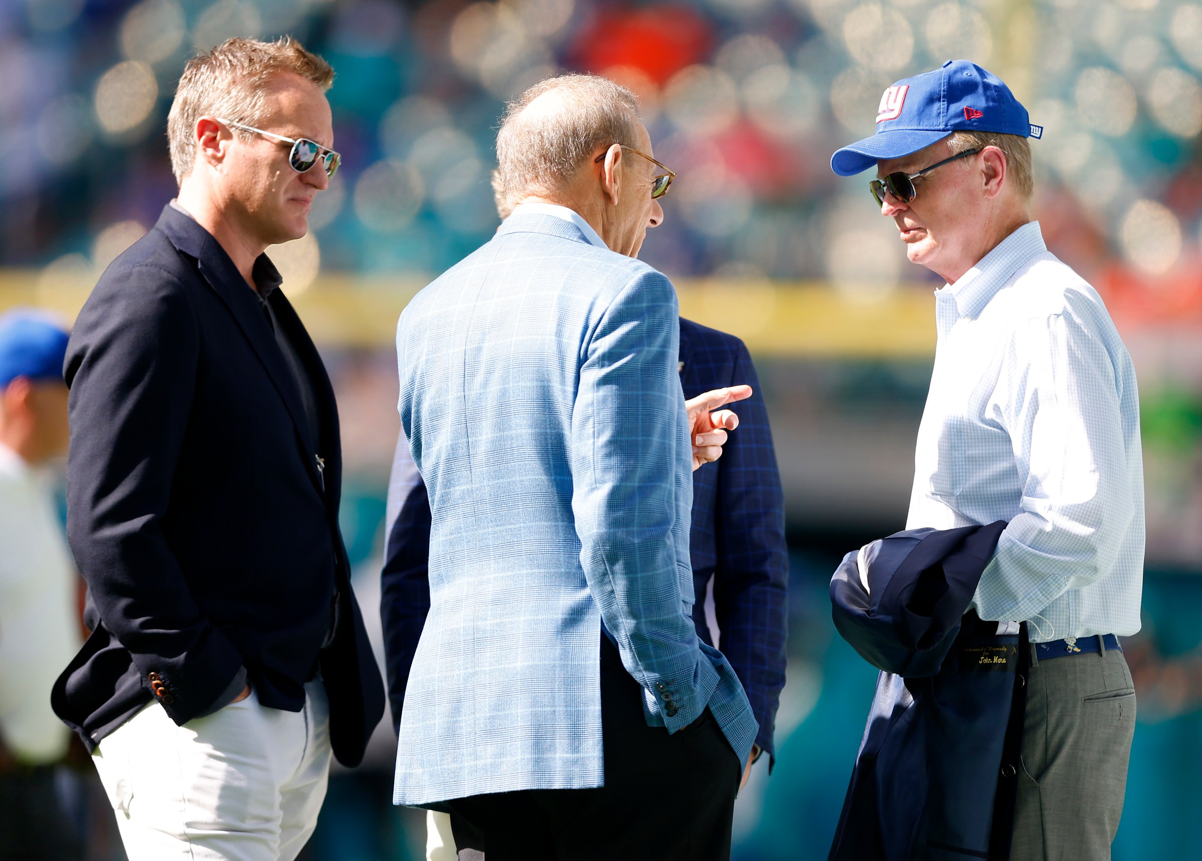 Stephen Ross and John Mara chatting before the Giants’ 2021 game in Miami.