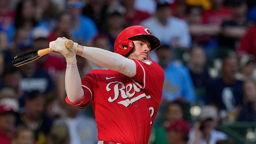 Reds trade Lux to Tampa Bay, acquire reliever as part of 3-team trade