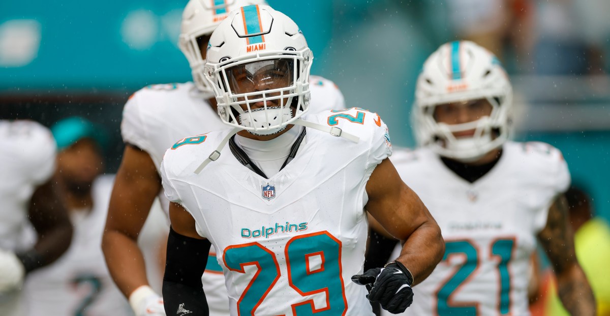 Miami Dolphins inactive players include starters Fitzpatrick, Achane, Waddle, more against Patriots in Week 18