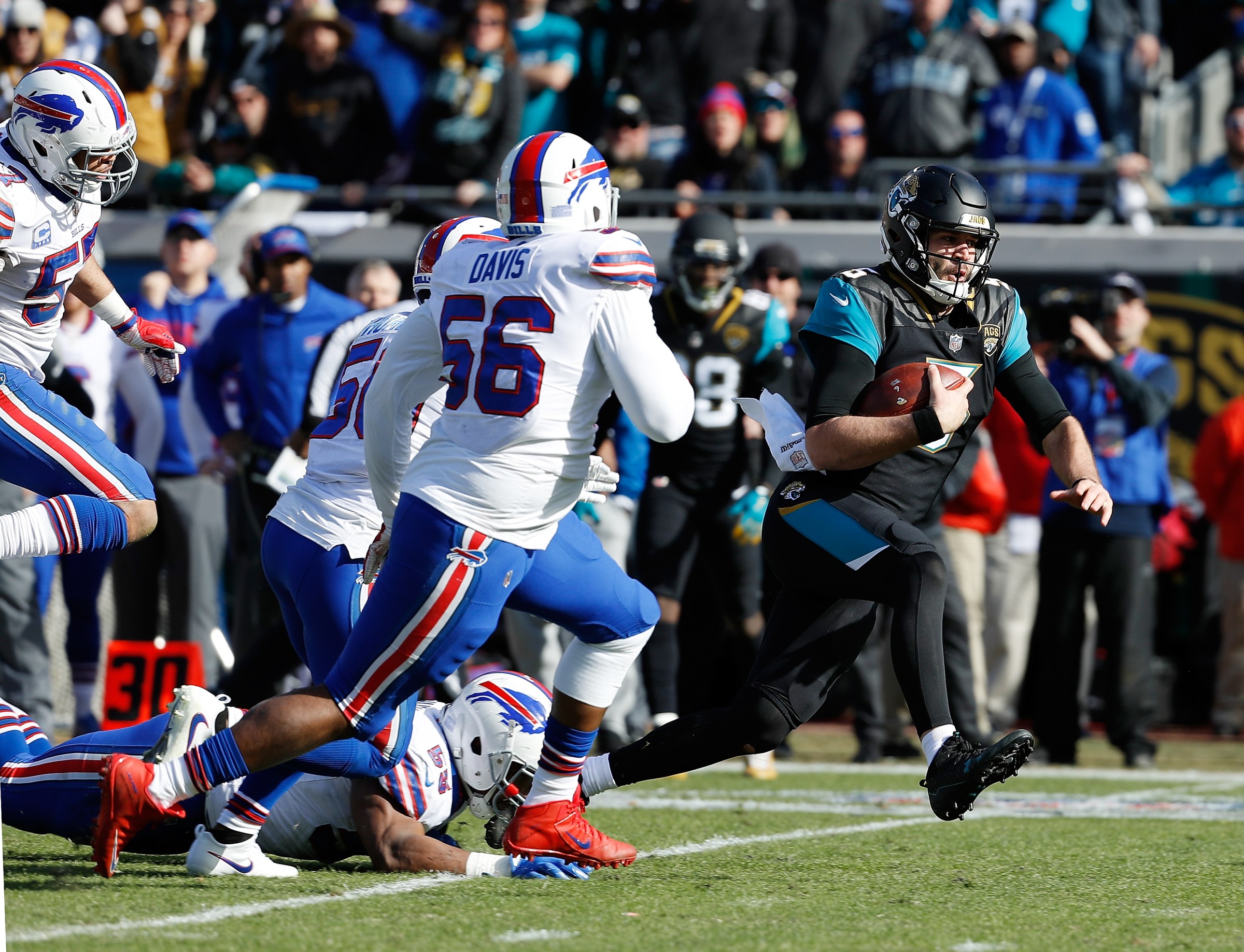 JACKSONVILLE, FL - JANUARY 7: Blake Bortles #5 of the Jacksonville Jaguars runs with the football in the second half of the AFC Wild Card Round game against the Buffalo Bills at EverBank Field on January 7, 2018 in Jacksonville, Florida. (Photo by Scott Halleran/Getty Images)