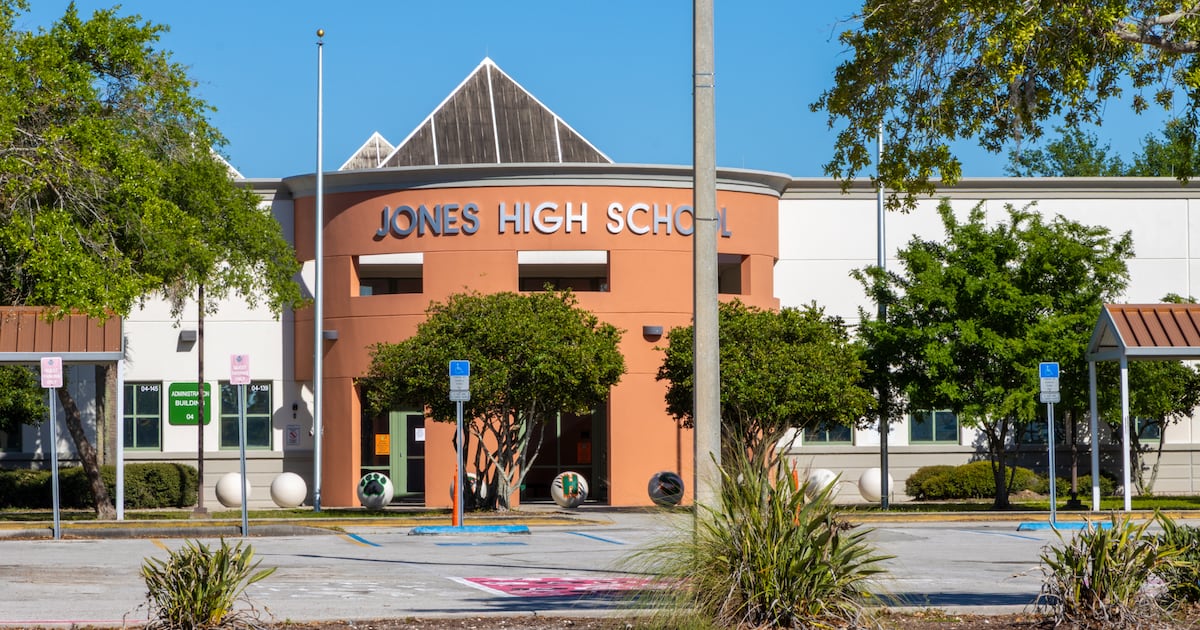 New scholarship guarantees free college or training for Jones High graduates – WFTV