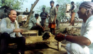 BBC India correspondent Mark Tully dies at 90