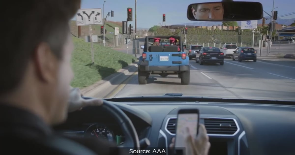 Florida could ban drivers from holding cellphones, even at red lights – WFTV