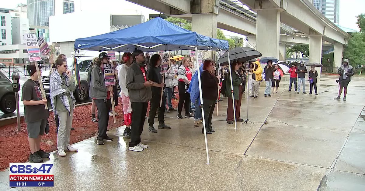 Venezuelan community and protesters react to claimed U.S. attack in Venezuela – Action News Jax