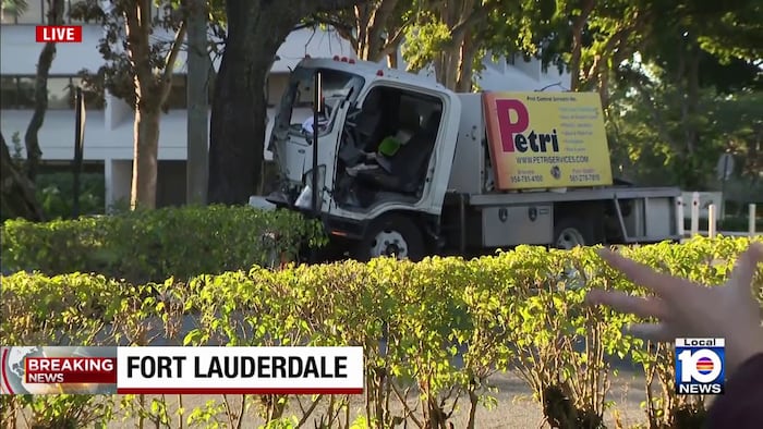 Driver airlifted to hospital after pest control truck crashes into tree in Fort Lauderdale