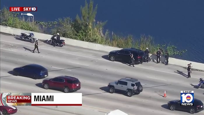 2 officers hit by SUV on Dolphin Expressway