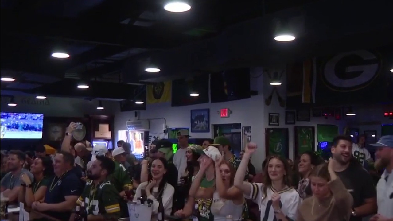 Die Hards & Dive Bars: Packer Backers
