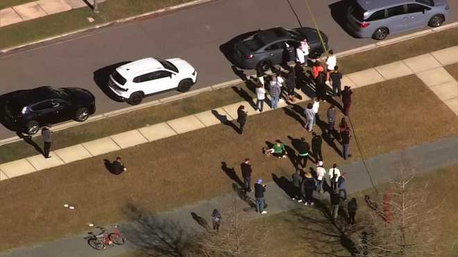 Deputies have guns drawn in Windermere neighborhood