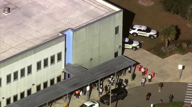 Deputies have guns drawn in Windermere neighborhood