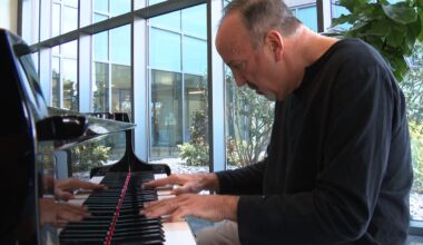 Pianist who played for presidents plays for Moffitt patients