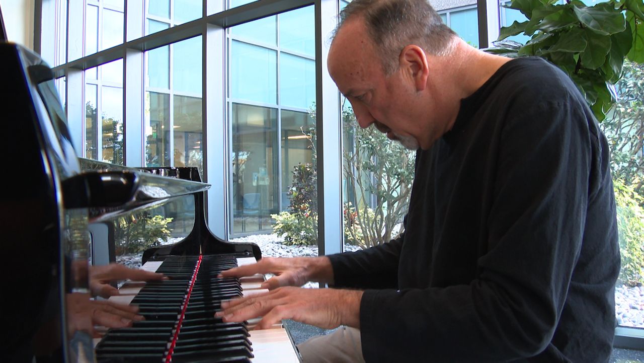 Pianist who played for presidents plays for Moffitt patients