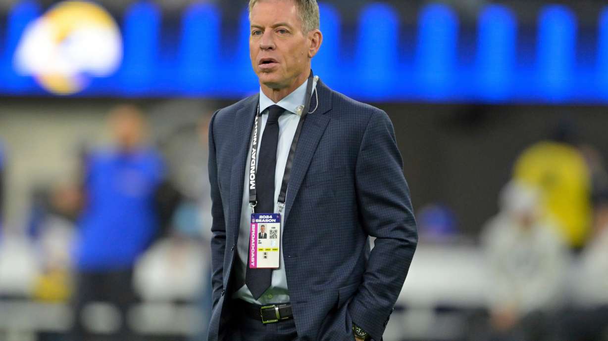 Troy Aikman to advise Miami Dolphins in search for new GM